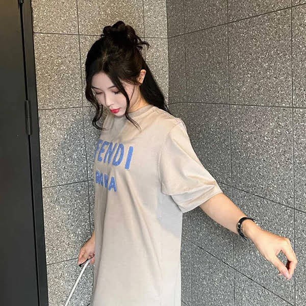 《大人気》フェンディ ロゴ エンブロイダリー クルーネックTシャツ コピー few76196